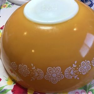 Pyrex Butterfly Gold bowl